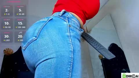 Snapshot of _mia_milf_ chatting on May 3, 2026, 8:09 am _mia_milf_ online show from May 3, 2026, 8:09 am