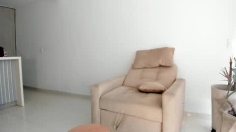 Snapshot of _mia_peach chatting on May 15, 2026, 9:33 pm _mia_peach online show from May 15, 2026, 9:33 pm