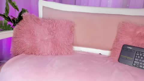 mia online show from January 17, 2026, 7:39 pm