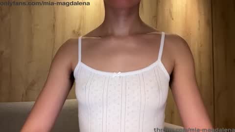 Mia Magdalena online show from January 16, 2026, 2:37 am