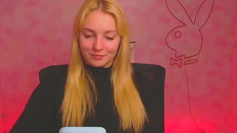 Snapshot of _mila_la_ chatting on December 5, 2024, 7:17 pm Melanie online show from December 5, 2024, 7:17 pm