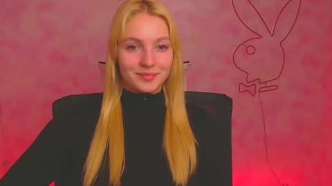 Snapshot of _mila_la_ chatting on December 5, 2024, 10:23 pm Melanie online show from December 5, 2024, 10:23 pm
