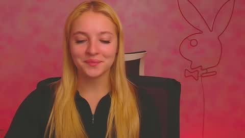 Snapshot of _mila_la_ chatting on December 7, 2024, 10:45 am Melanie online show from December 7, 2024, 10:45 am