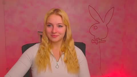 Snapshot of _mila_la_ chatting on December 8, 2024, 6:54 am Melanie online show from December 8, 2024, 6:54 am