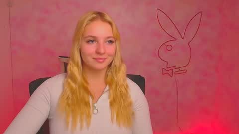 Snapshot of _mila_la_ chatting on December 8, 2024, 9:57 am Melanie online show from December 8, 2024, 9:57 am