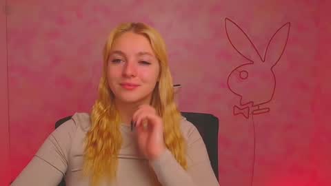 Snapshot of _mila_la_ chatting on December 10, 2024, 7:05 am Melanie online show from December 10, 2024, 7:05 am