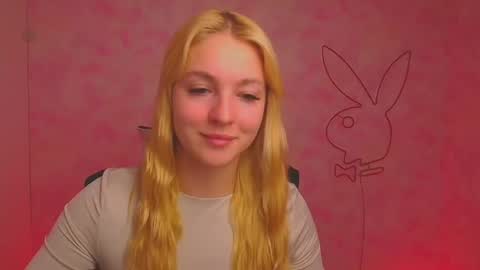Snapshot of _mila_la_ chatting on December 10, 2024, 10:06 am Melanie online show from December 10, 2024, 10:06 am