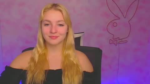 Snapshot of _mila_la_ chatting on December 12, 2024, 6:47 am Melanie online show from December 12, 2024, 6:47 am
