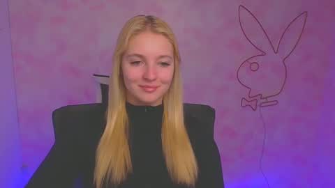 Snapshot of _mila_la_ chatting on December 14, 2024, 10:02 am Melanie online show from December 14, 2024, 10:02 am