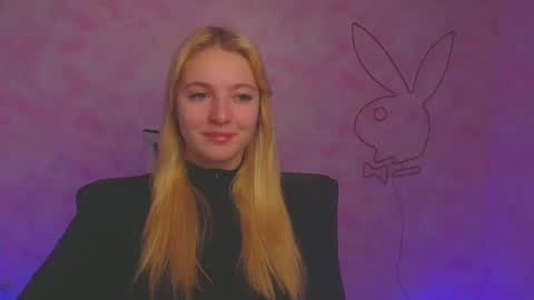 Snapshot of _mila_la_ chatting on December 16, 2024, 6:43 am Melanie online show from December 16, 2024, 6:43 am