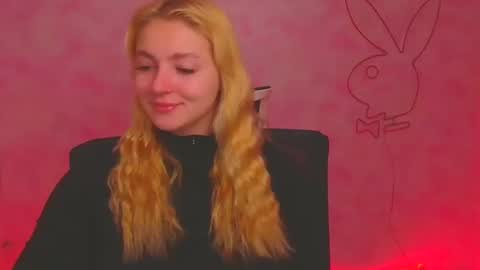 Snapshot of _mila_la_ chatting on December 17, 2024, 6:56 am Melanie online show from December 17, 2024, 6:56 am