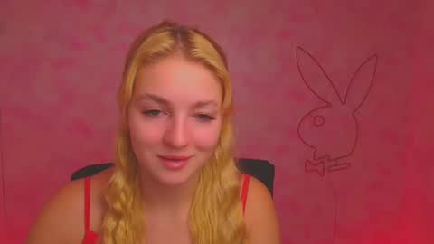 Snapshot of _mila_la_ chatting on December 17, 2024, 10:01 am Melanie online show from December 17, 2024, 10:01 am
