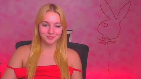Snapshot of _mila_la_ chatting on December 19, 2024, 3:52 pm Melanie online show from December 19, 2024, 3:52 pm
