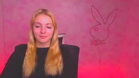 Snapshot of _mila_la_ chatting on December 20, 2024, 10:27 am Melanie online show from December 20, 2024, 10:27 am
