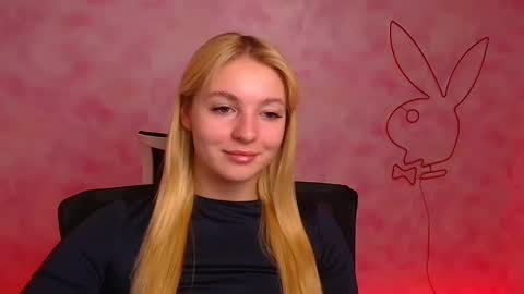 Snapshot of _mila_la_ chatting on December 22, 2024, 7:00 am Melanie online show from December 22, 2024, 7:00 am