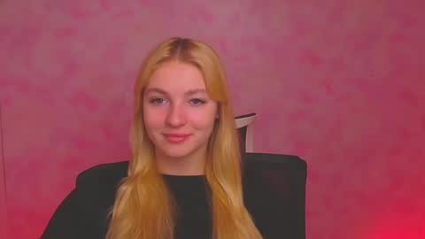 Snapshot of _mila_la_ chatting on December 24, 2024, 6:55 am Melanie online show from December 24, 2024, 6:55 am