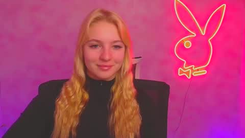 Snapshot of _mila_la_ chatting on January 12, 2025, 7:00 am Melanie online show from January 12, 2025, 7:00 am