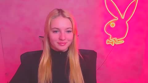 Snapshot of _mila_la_ chatting on February 9, 2025, 6:54 am Melanie online show from February 9, 2025, 6:54 am
