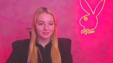 Snapshot of _mila_la_ chatting on February 9, 2025, 9:58 am Melanie online show from February 9, 2025, 9:58 am