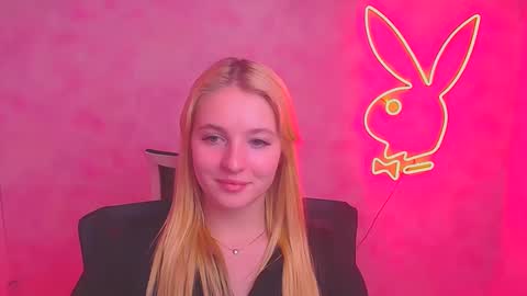 Snapshot of _mila_la_ chatting on February 9, 2025, 1:03 pm Melanie online show from February 9, 2025, 1:03 pm