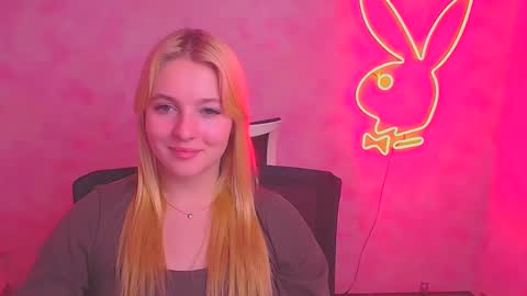 Snapshot of _mila_la_ chatting on February 11, 2025, 10:37 am Melanie online show from February 11, 2025, 10:37 am