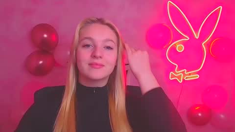 Snapshot of _mila_la_ chatting on February 13, 2025, 12:21 pm Melanie online show from February 13, 2025, 12:21 pm