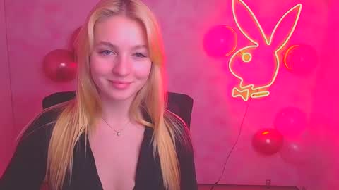Snapshot of _mila_la_ chatting on February 13, 2025, 3:24 pm Melanie online show from February 13, 2025, 3:24 pm