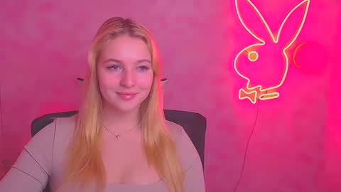 Snapshot of _mila_la_ chatting on February 16, 2025, 12:32 pm Melanie online show from February 16, 2025, 12:32 pm