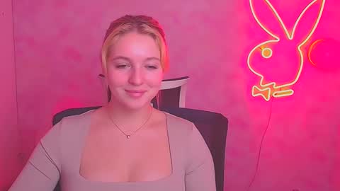 Snapshot of _mila_la_ chatting on February 16, 2025, 3:48 pm Melanie online show from February 16, 2025, 3:48 pm