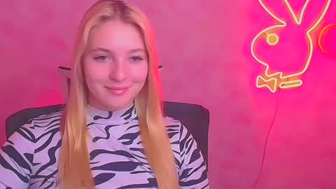 Snapshot of _mila_la_ chatting on February 17, 2025, 12:38 pm Melanie online show from February 17, 2025, 12:38 pm
