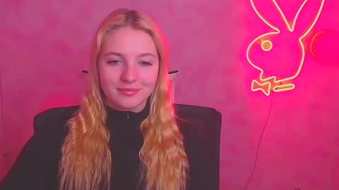 Snapshot of _mila_la_ chatting on February 18, 2025, 7:10 am Melanie online show from February 18, 2025, 7:10 am