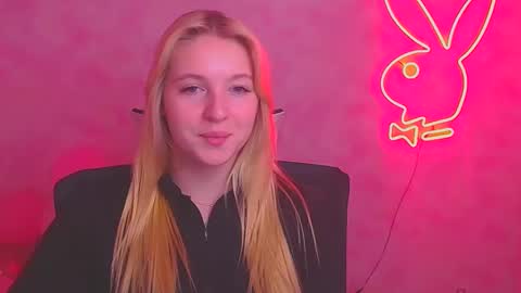 Snapshot of _mila_la_ chatting on February 20, 2025, 3:19 pm Melanie online show from February 20, 2025, 3:19 pm