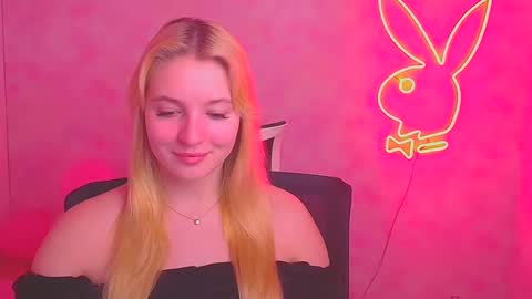 Snapshot of _mila_la_ chatting on February 23, 2025, 6:49 am Melanie online show from February 23, 2025, 6:49 am