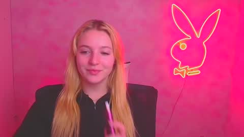 Snapshot of _mila_la_ chatting on February 27, 2025, 3:26 pm Melanie online show from February 27, 2025, 3:26 pm