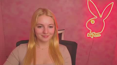 Snapshot of _mila_la_ chatting on March 7, 2025, 3:39 pm Melanie online show from March 7, 2025, 3:39 pm