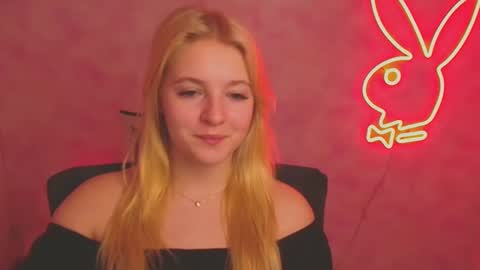 Snapshot of _mila_la_ chatting on March 11, 2025, 9:56 am Melanie online show from March 11, 2025, 9:56 am