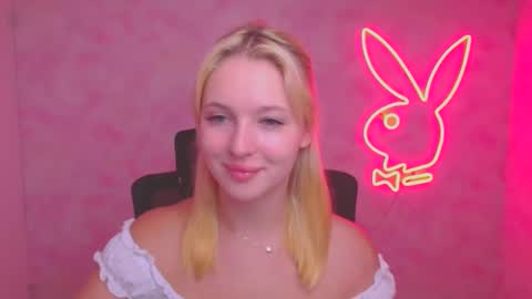 Snapshot of _mila_la_ chatting on September 10, 2025, 6:02 am Melanie online show from September 10, 2025, 6:02 am