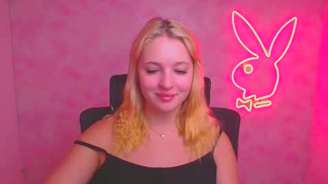 Snapshot of _mila_la_ chatting on September 13, 2025, 6:57 am Melanie online show from September 13, 2025, 6:57 am