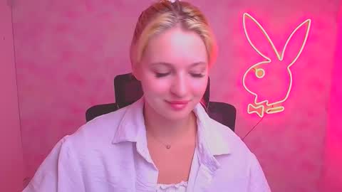 Snapshot of _mila_la_ chatting on September 15, 2025, 6:02 am Melanie online show from September 15, 2025, 6:02 am
