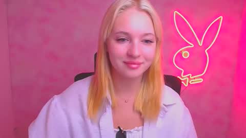 Snapshot of _mila_la_ chatting on September 16, 2025, 5:52 am Melanie online show from September 16, 2025, 5:52 am