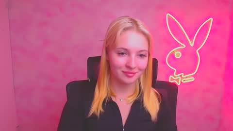 Snapshot of _mila_la_ chatting on September 19, 2025, 5:53 am Melanie online show from September 19, 2025, 5:53 am