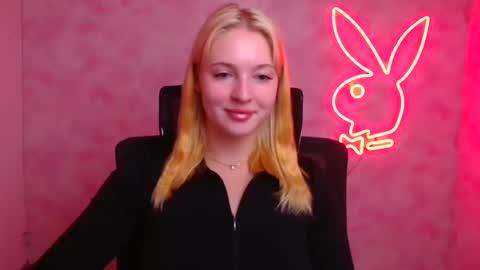 Snapshot of _mila_la_ chatting on September 25, 2025, 11:25 am Melanie online show from September 25, 2025, 11:25 am