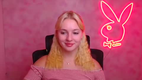 Snapshot of _mila_la_ chatting on September 27, 2025, 11:15 am Melanie online show from September 27, 2025, 11:15 am