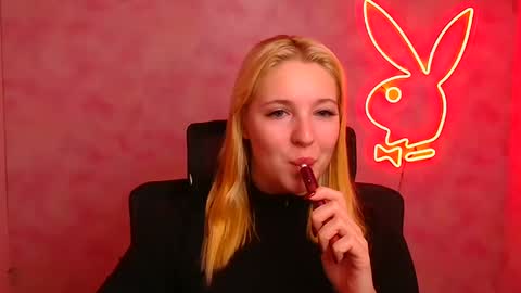 Snapshot of _mila_la_ chatting on October 3, 2025, 5:48 am Melanie online show from October 3, 2025, 5:48 am