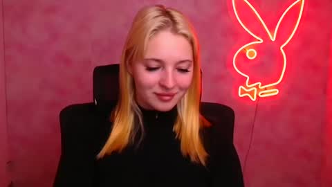 Snapshot of _mila_la_ chatting on October 4, 2025, 11:41 am Melanie online show from October 4, 2025, 11:41 am