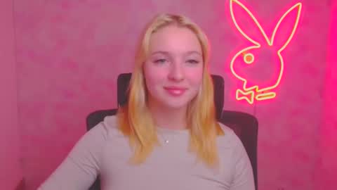 Snapshot of _mila_la_ chatting on October 8, 2025, 6:00 am Melanie online show from October 8, 2025, 6:00 am