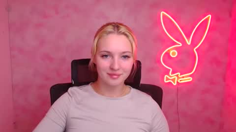 Snapshot of _mila_la_ chatting on October 9, 2025, 12:03 pm Melanie online show from October 9, 2025, 12:03 pm