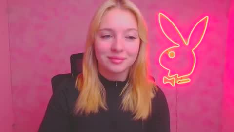 Snapshot of _mila_la_ chatting on October 15, 2025, 8:58 am Melanie online show from October 15, 2025, 8:58 am