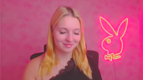 Snapshot of _mila_la_ chatting on November 8, 2025, 12:16 pm Melanie online show from November 8, 2025, 12:16 pm