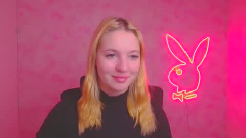 Snapshot of _mila_la_ chatting on November 10, 2025, 12:48 pm Melanie online show from November 10, 2025, 12:48 pm